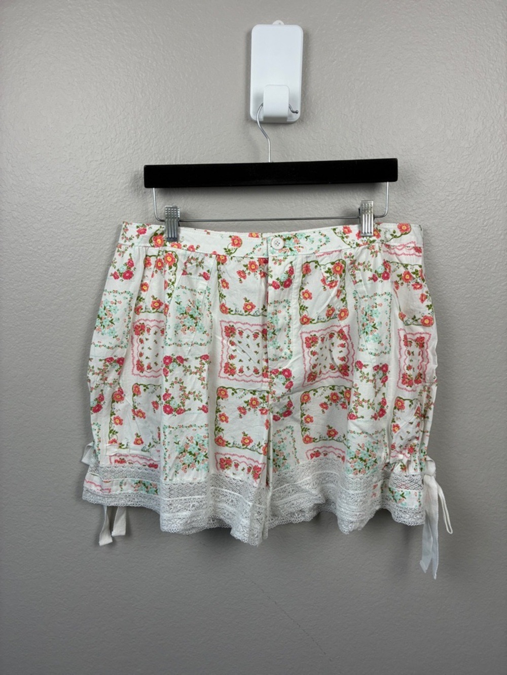 Free People White Floral High-Waist Lace Trim Shorts - Picture 3 of 9